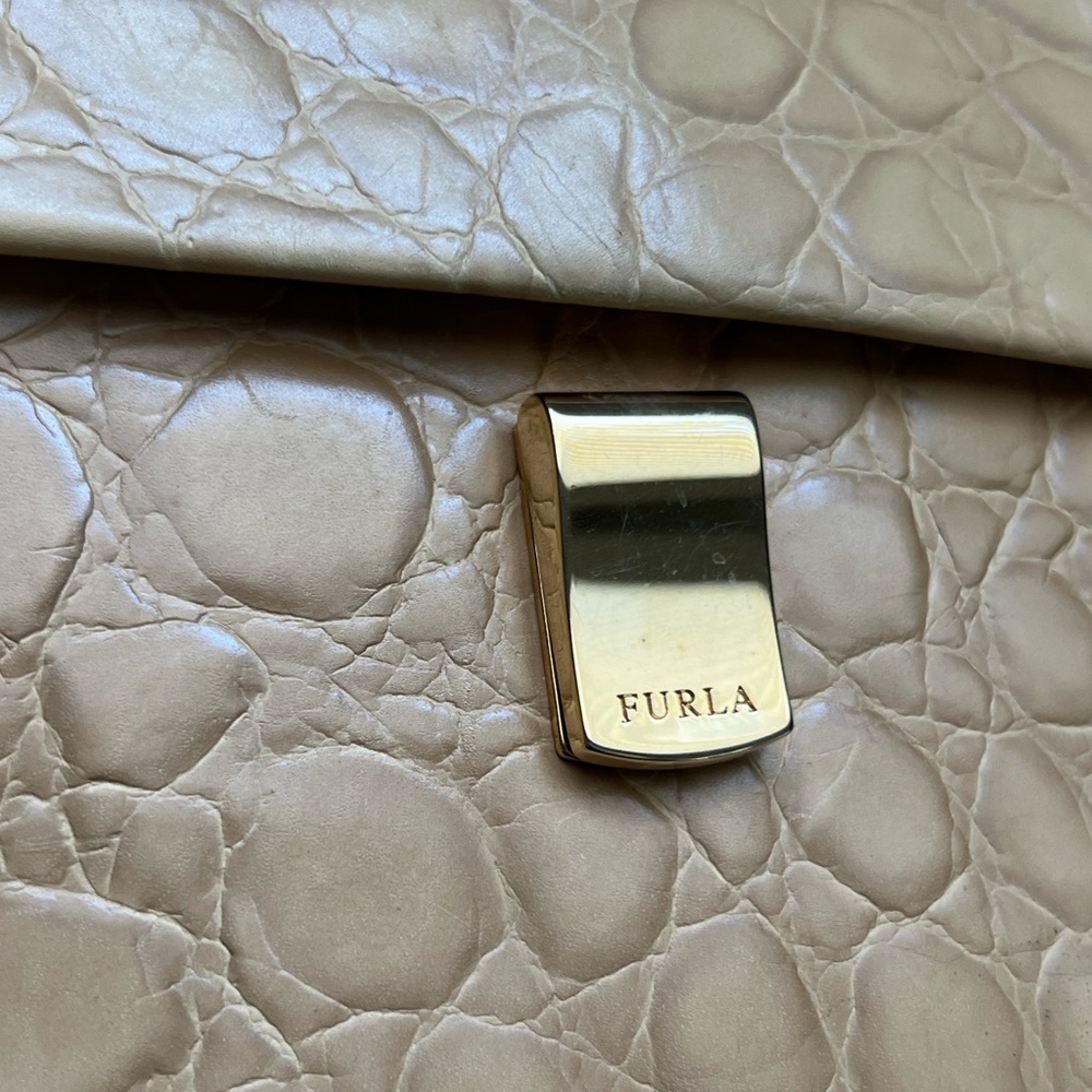 Furla croc-embossed Elegant Tan Leather Shoulder Bag - Picture 4 of 11